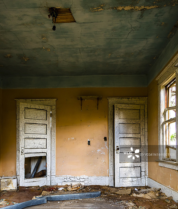 废弃房屋内部图片素材
