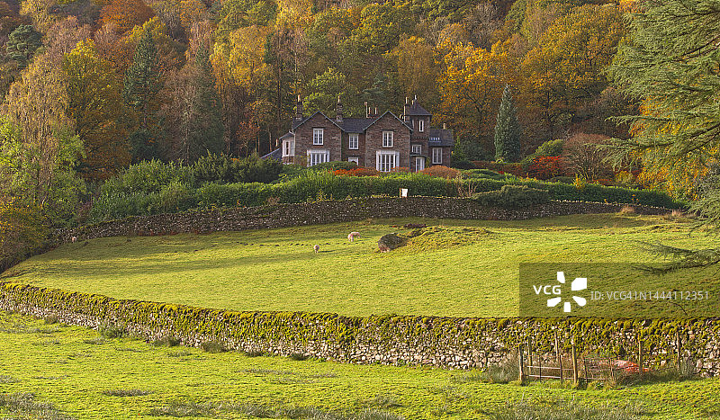 格拉斯米尔湖畔的景色图片素材