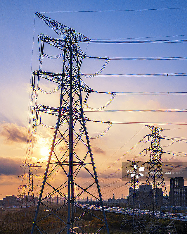 日出时分的上海天际线航拍景观图片素材