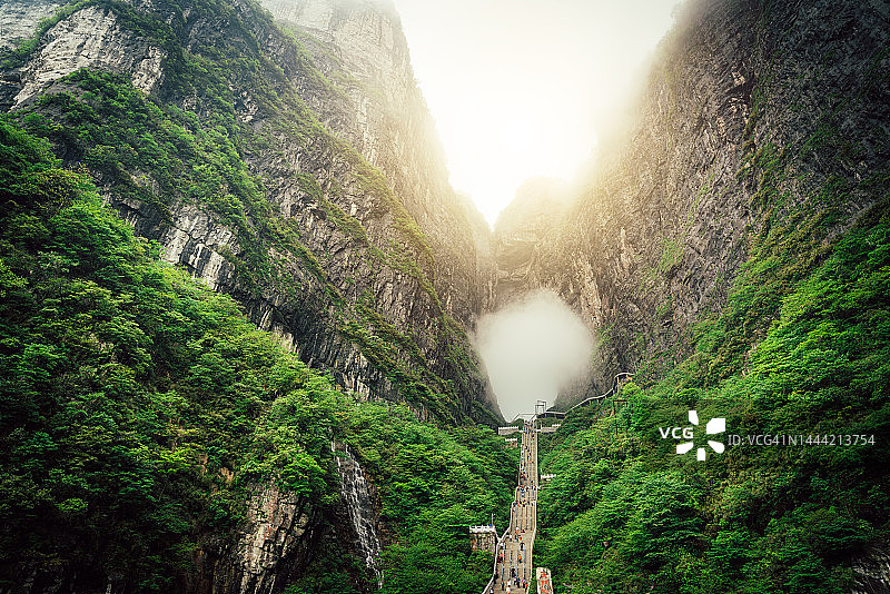 中国天门山天门洞图片素材