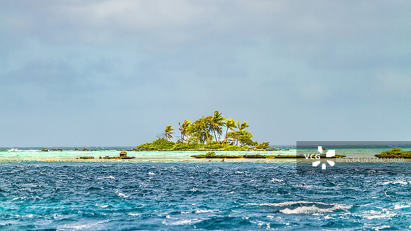 兰吉罗阿环礁图片素材