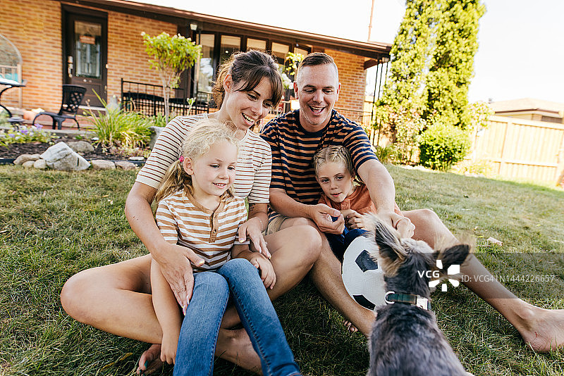 快乐的日常生活瞬间图片素材