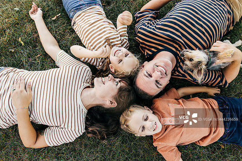 快乐的日常生活瞬间图片素材