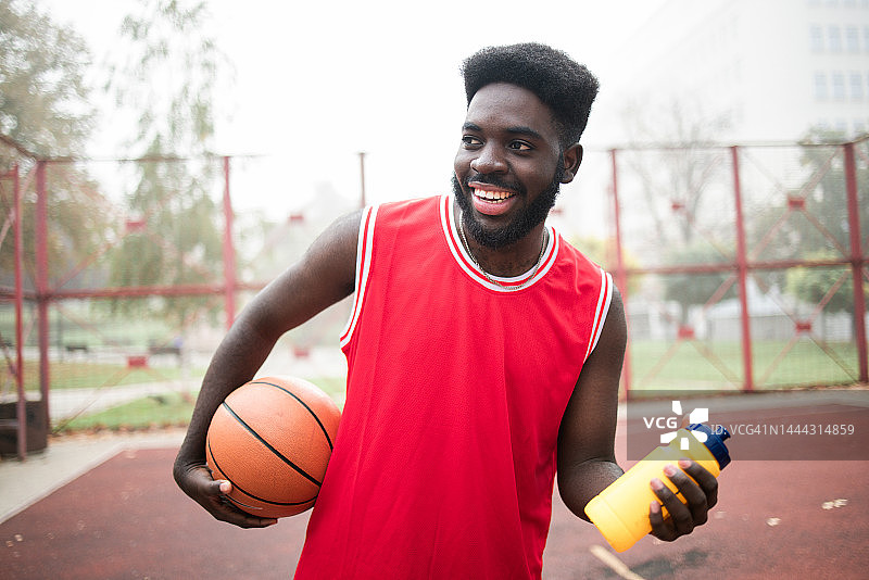 运动中的年轻人图片素材