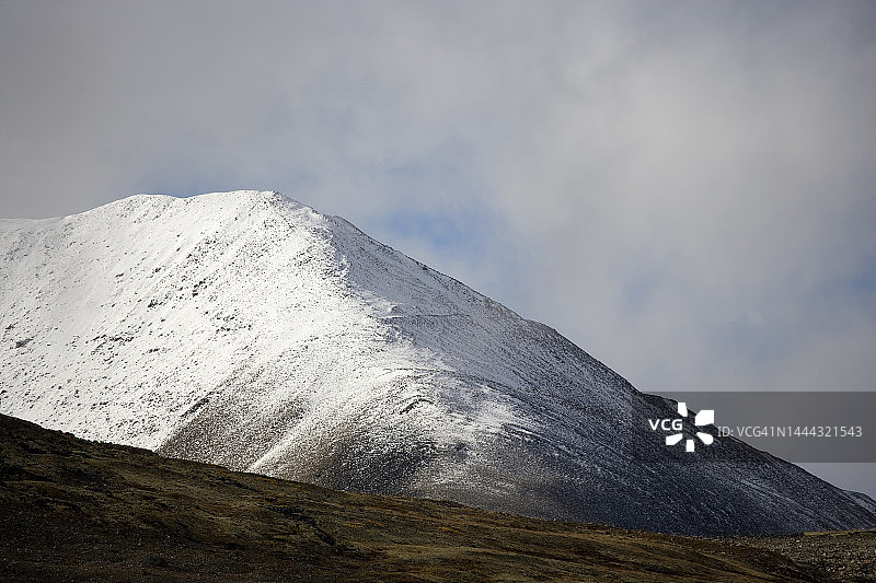 加拿大北部山区新下的雪图片素材