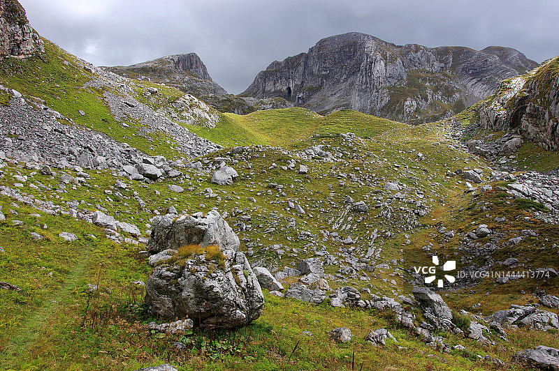 巴尔干山脉的壮丽景色：绵羊圈到法鲁米鞍部图片素材
