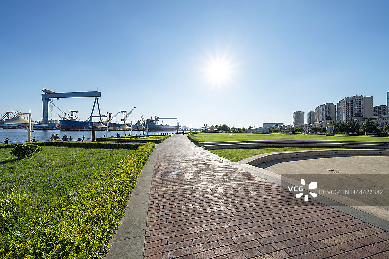 海边的城市公园和休闲场所图片素材