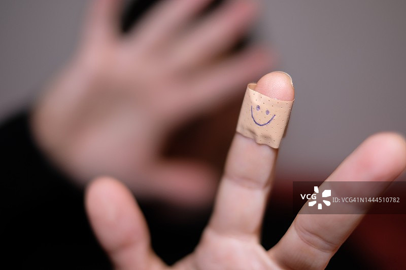 手指上的贴片图片素材