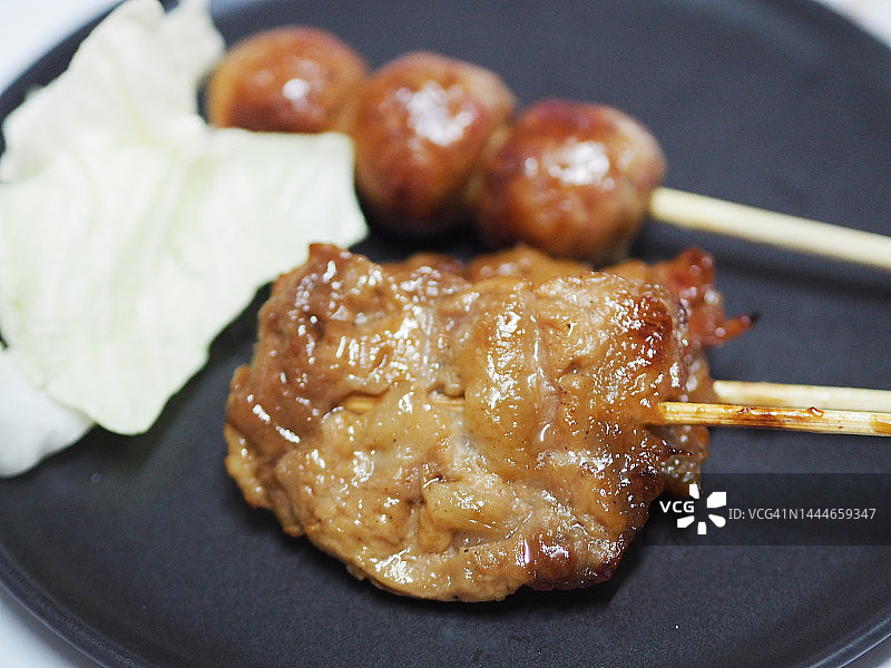 烤猪肉和泰式伊桑发酵猪肉米肠图片素材