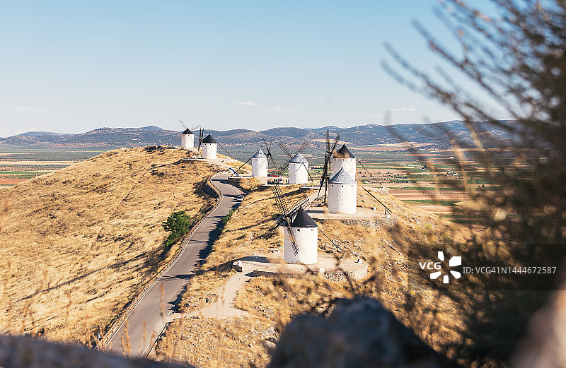 西班牙孔苏埃格拉的典型风车图片素材