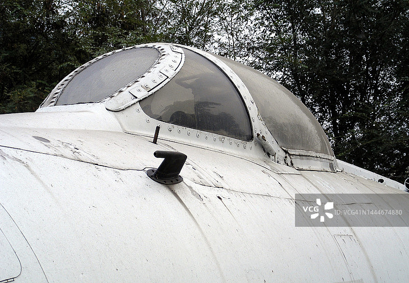 中国沈阳歼-6战斗机的驾驶舱和座舱盖图片素材