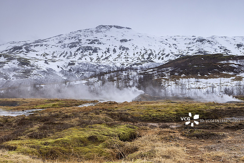 冰岛西南部盖歇尔间歇泉图片素材