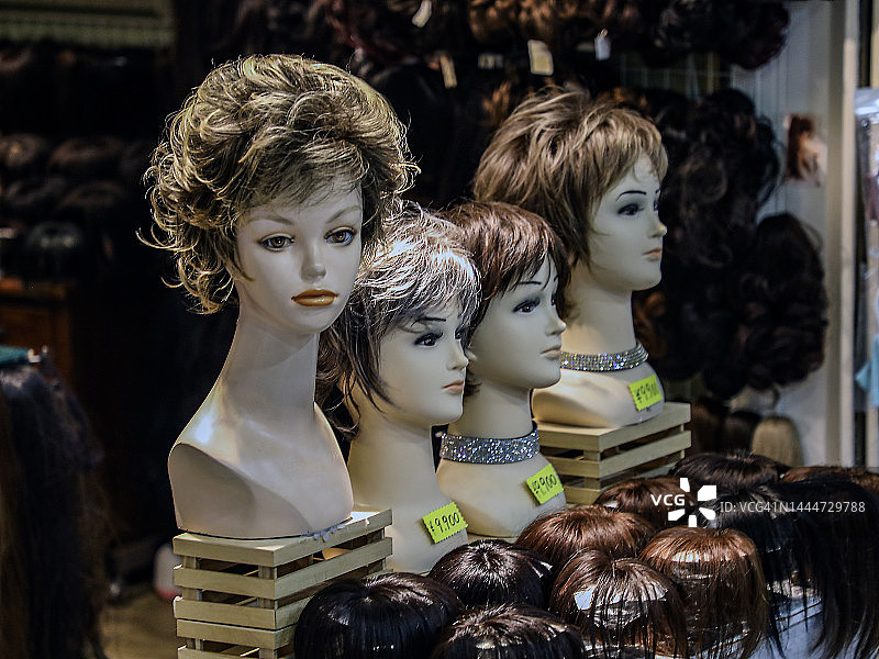 人体模型头上的假发图片素材