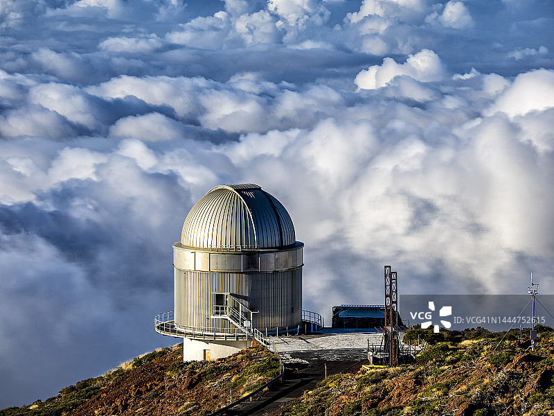 拉帕尔马岛上的洛斯穆查乔斯岩望远镜和天文台图片素材