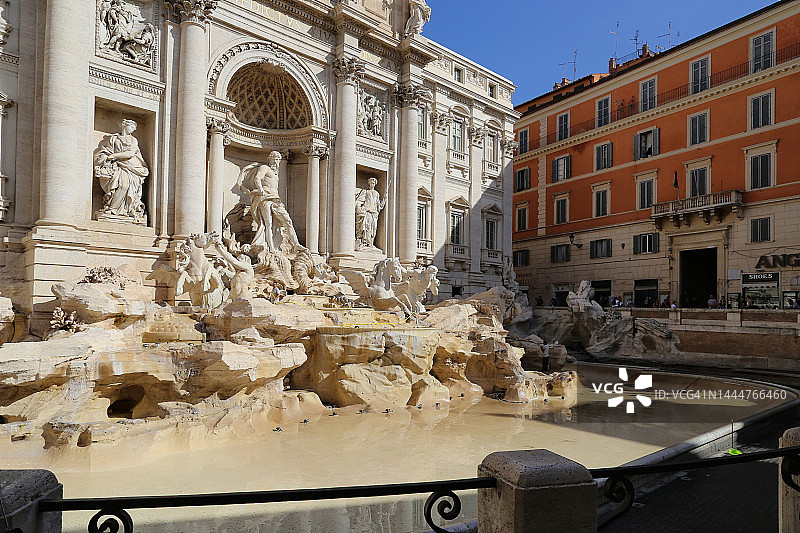 清洁中的特莱维喷泉（无水）图片素材