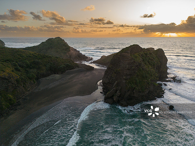 俯视：海滩日落图片素材
