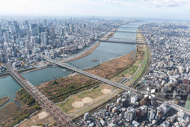 飞机航拍日本大阪城市景观图片素材