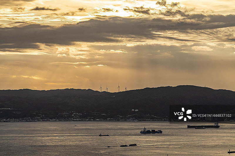 日本神户市海滩日落光束图片素材