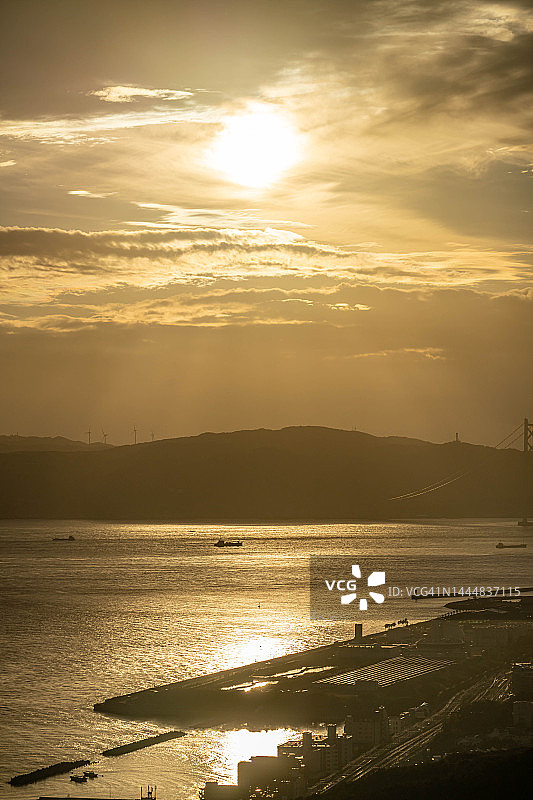 日本神户市海滩日落光束图片素材