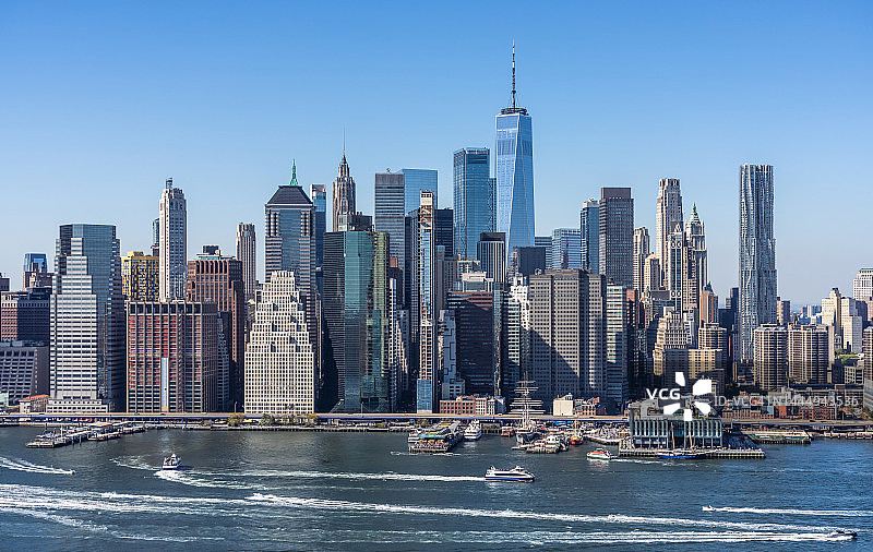 阳光下的曼哈顿下城和东河景观图片素材