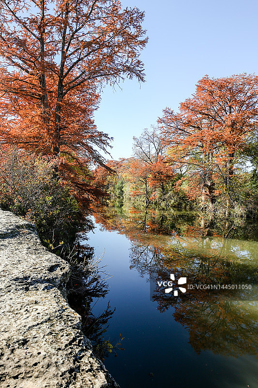 麦金尼瀑布州立公园秋叶图片素材