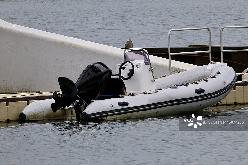 充气舷外动力艇图片素材