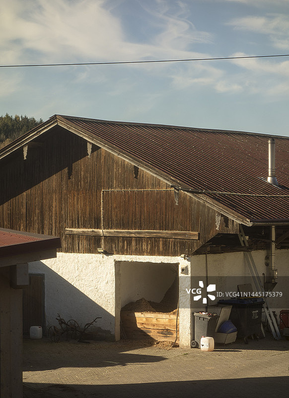 乡村谷仓或设备棚图片素材