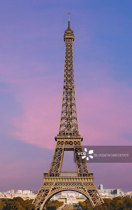 埃菲尔铁塔，巴黎，白天图片素材