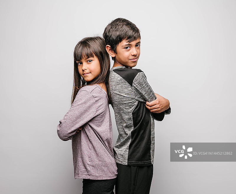 东亚男孩和女孩图片素材