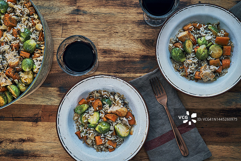 准备农家丰收鸡肉砂锅图片素材