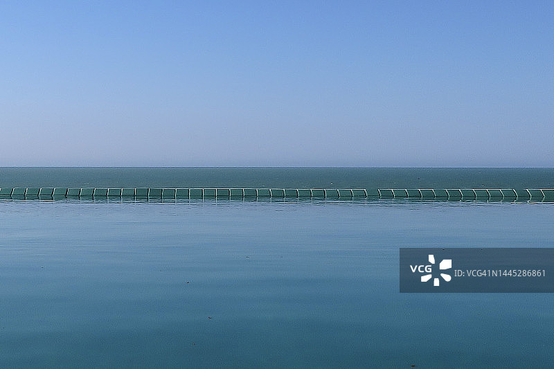 游泳池水面细节图片素材
