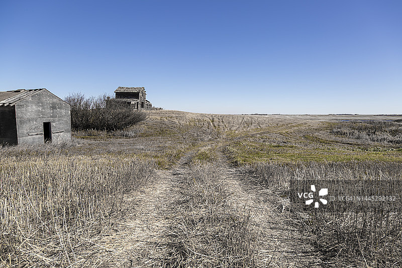 废墟中的农场图片素材