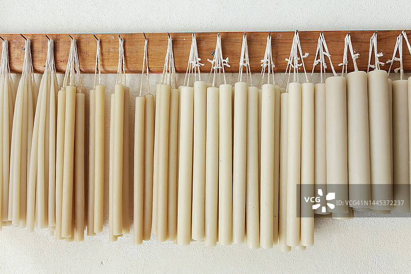 挂在墙上的手工蜡烛图片素材