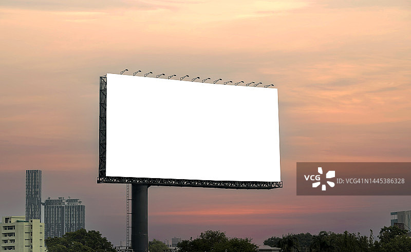 高速公路上户外广告海报空白广告牌图片素材