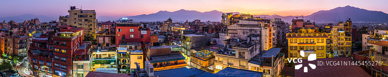 加德满都泰米尔屋顶日落全景图片素材