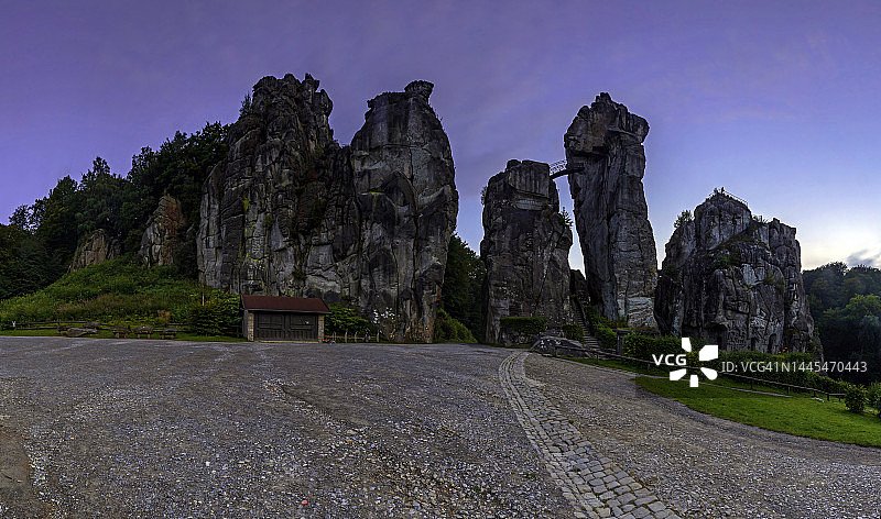 日落时分的埃克斯特恩施泰因（德国北莱茵-威斯特法伦州）图片素材