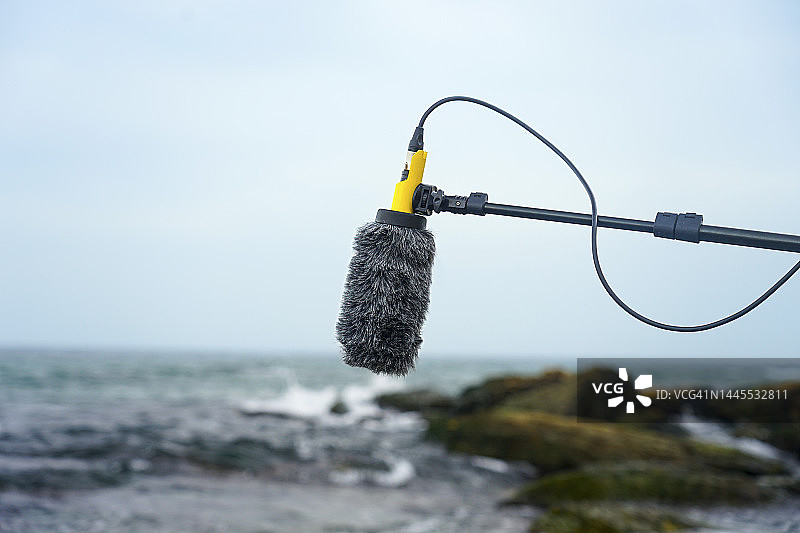 吊杆上的枪式麦克风图片素材