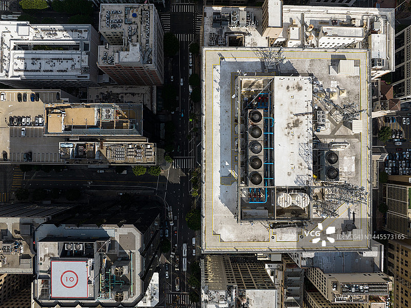 洛杉矶市中心格兰特大街和威尔希尔大道上方的屋顶航拍俯视图图片素材