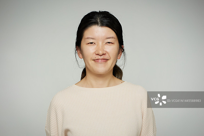 在照相馆里的日本女人图片素材