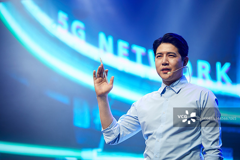 男人、研讨会、企业、商人、演讲、讲台、会议图片素材