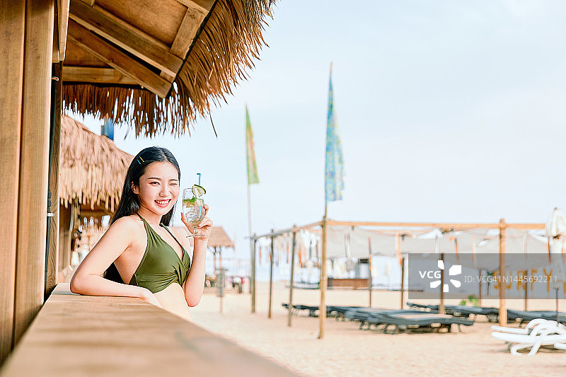 夏天，海滩，比基尼，女人，泳装，莫吉托，休闲图片素材