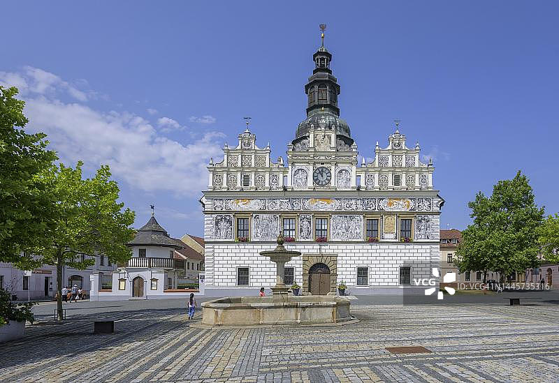 捷克共和国，比尔森地区，斯特里布罗的市政厅和主广场图片素材