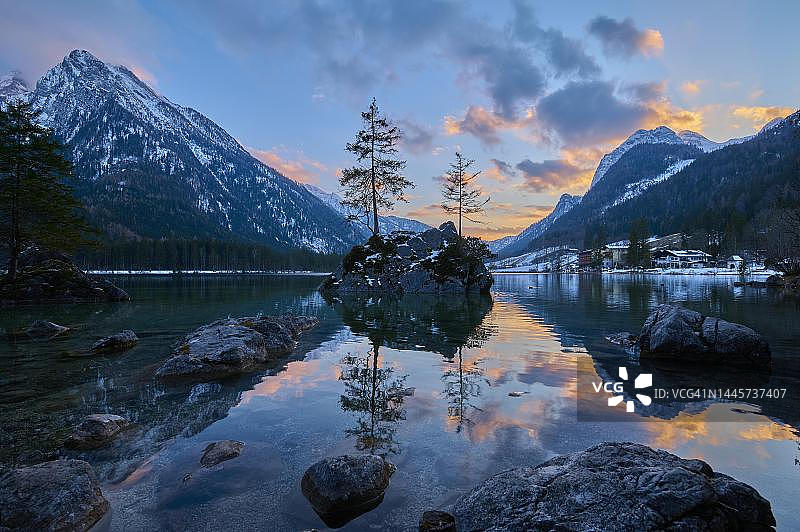 德国贝希特斯加登国家公园日落湖泊图片素材