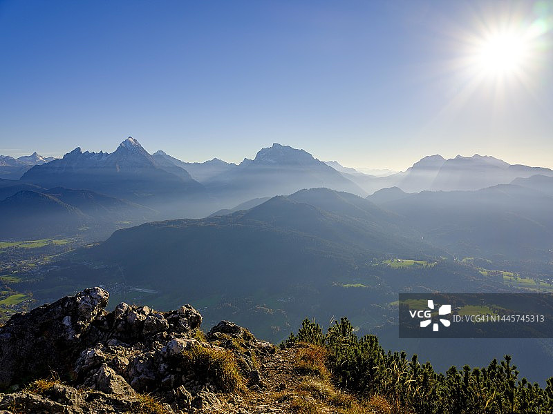 从劳厄科夫峰顶眺望贝希特斯加登阿尔卑斯山图片素材