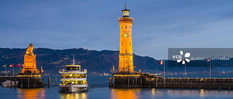 德国巴伐利亚博登湖畔林道港口，有灯塔和巴伐利亚狮子图片素材