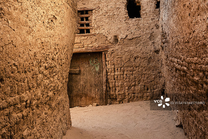 埃及代赫莱附近盖斯尔的泥砖小镇图片素材