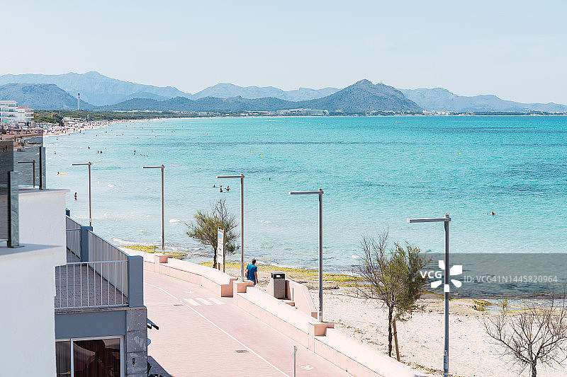 马略卡岛阳光明媚的卡皮卡福特海滩周边图片素材