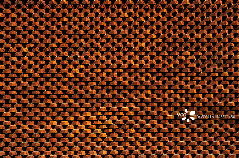 橙色砖砌尖角墙图片素材