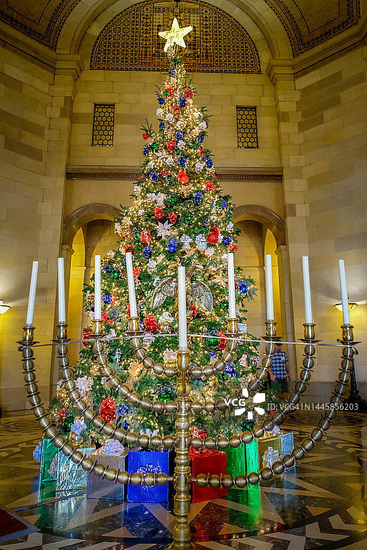烛台和圣诞树图片素材
