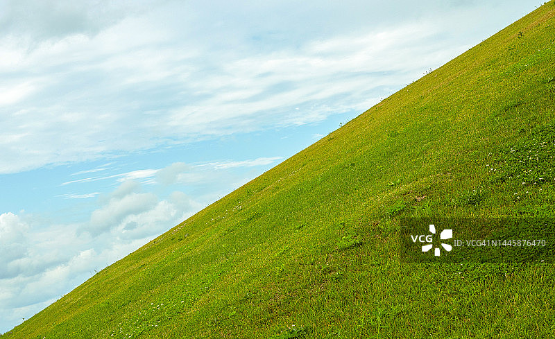 美丽的乡村山坡自然夏季背景图片素材
